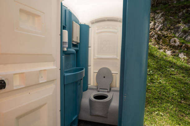 Best Porta potty delivery and setup  in Eggertsville, NY